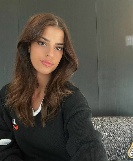 Develique pornstar erotic photo