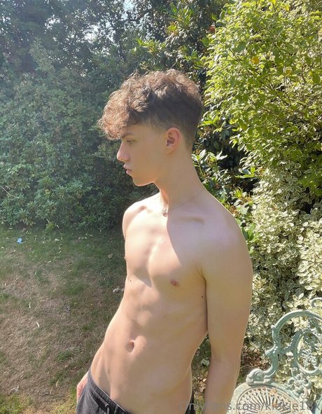 kiekie18x sexy model image