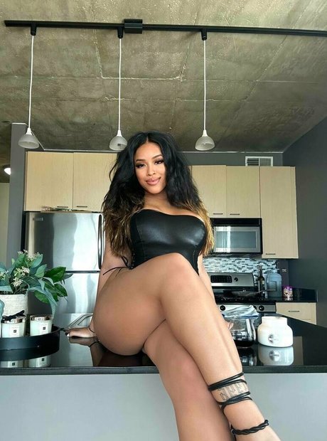 nessatnight free model photos