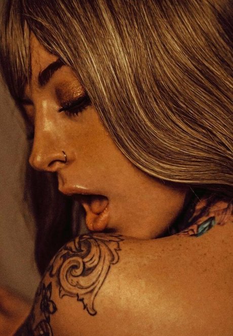 kellymedonly nude pornstar pic