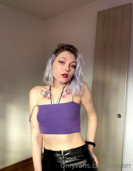 strwbrr star nudes photo