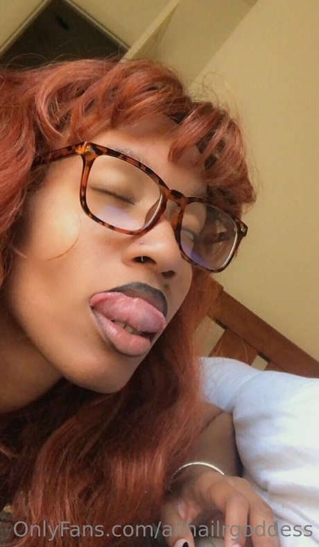 allhailrgoddess star nude picture