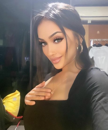 Lenny Emelda pornstar top image