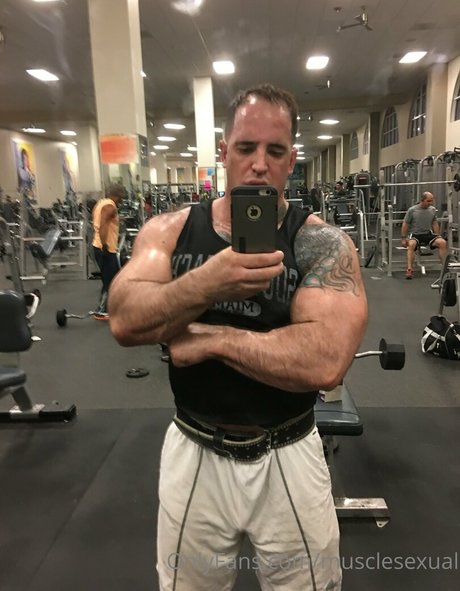 musclesexual model naked img