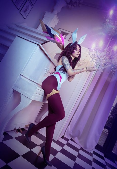 Anya Ichios art star image