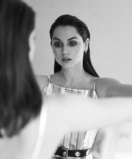 Ana De Armas model pretty gallery