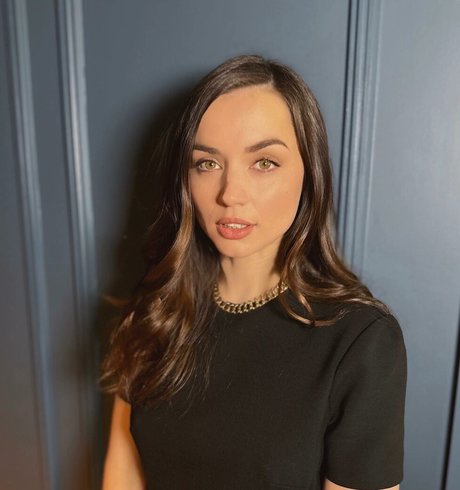 Ana De Armas model erotic images