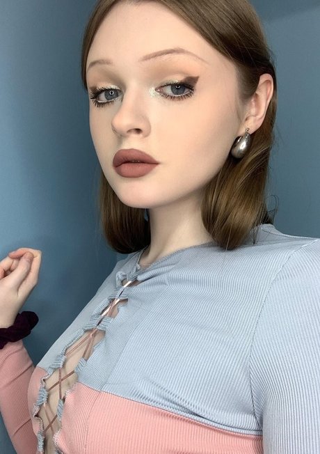 Genderflipflops model art gallery