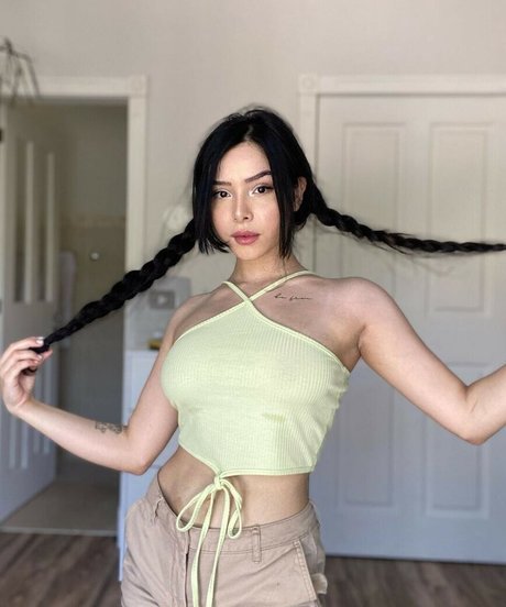 Eduarda Yuni model nude images