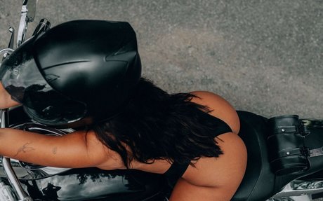 Claudia Tihan model hot images