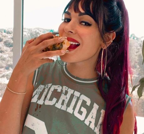 Nadine Velazquez nice actress pic