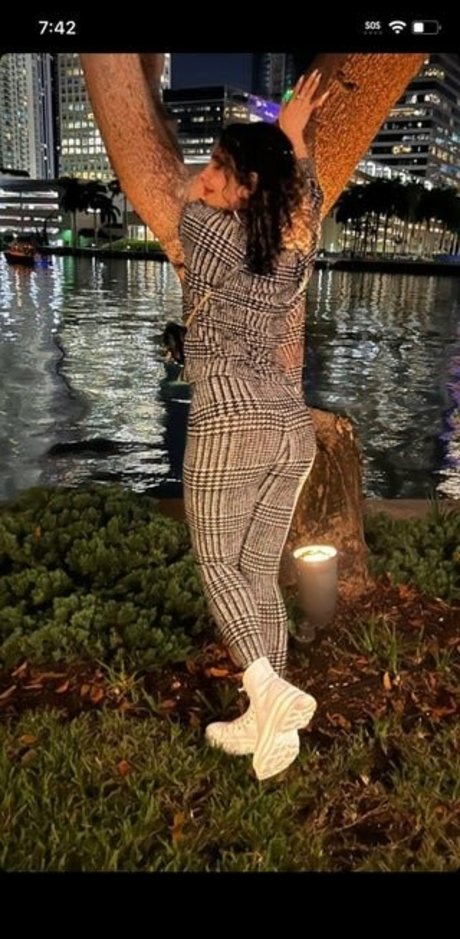 Nadine Velazquez hot star img