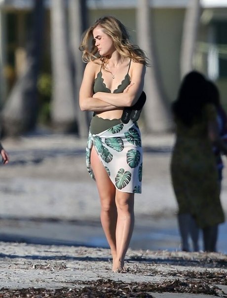 Melissa Roxburgh beautiful model pic