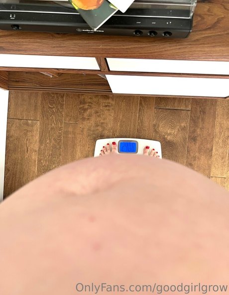 GoodGirlGrow hot model img