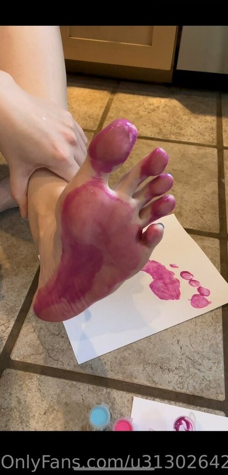 loritoes32 adult model pics