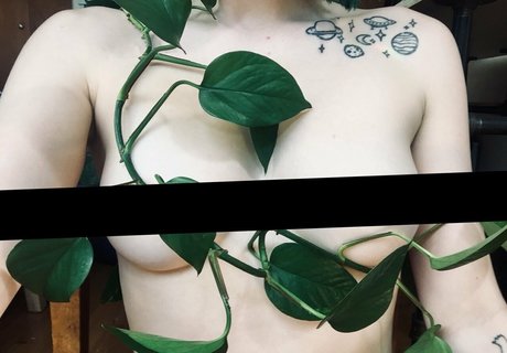 melthewhalefree model beautiful image