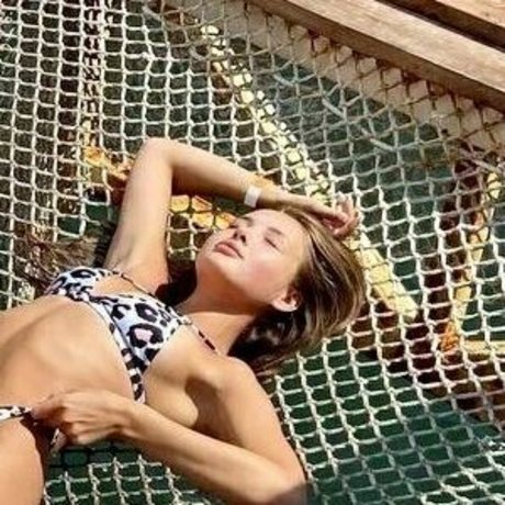 vi angel nude model photo