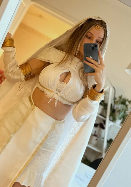 elina twich sexy star image