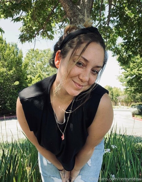 remymeow hot actress img