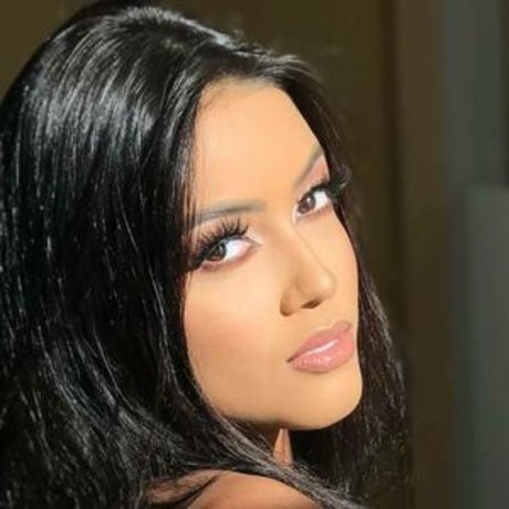 Karlyane Menezes model gallery