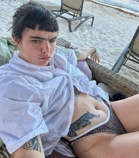 Benee nudes model images