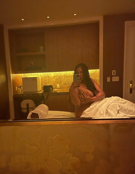 justomi model high quality photos