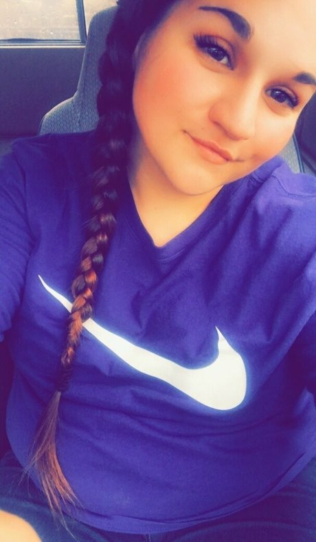 begformolly perfect actress gallery