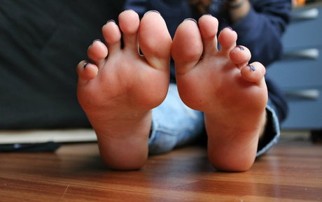 misscandyfeet2 nice actress photo