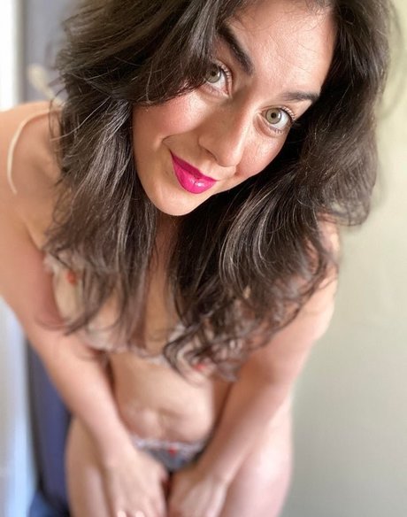 Scarlet Labelle model adult img