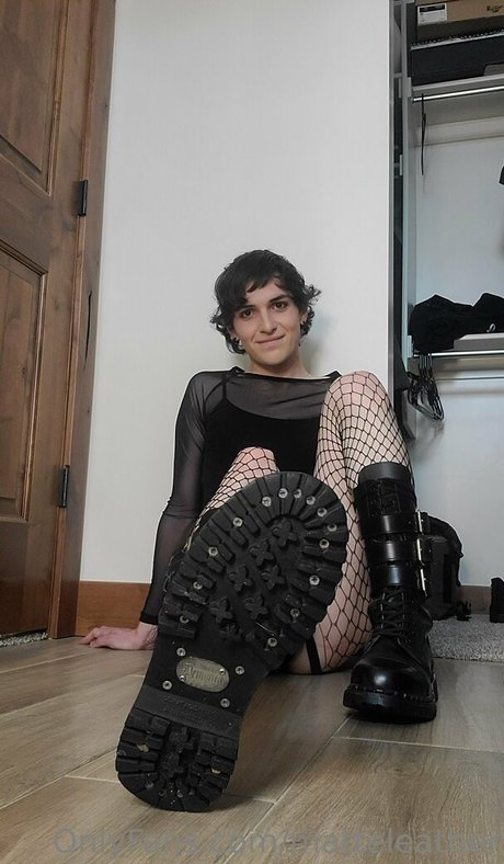 matteleather nudes star img