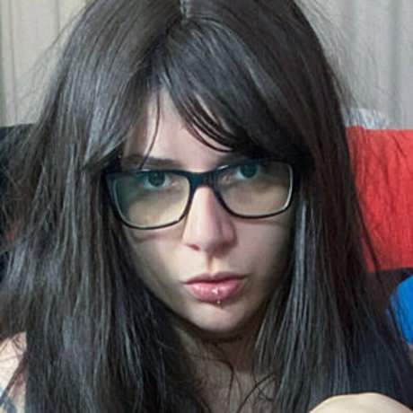 ylw lily nude actress picture