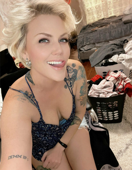 biancatusher exclusive model image