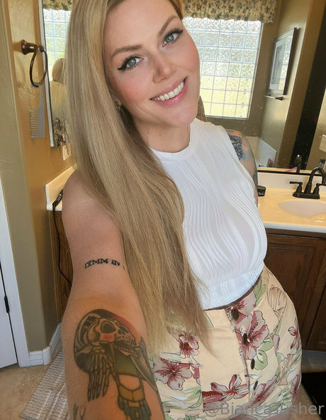 biancatusher model hot photo