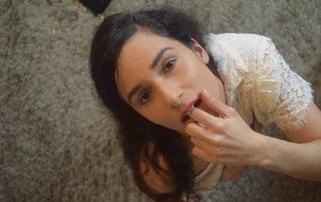 mirabella 00 pornographic model pictures