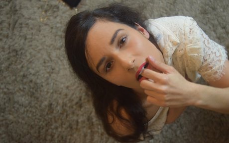 mirabella 00 xxx pornstar pics