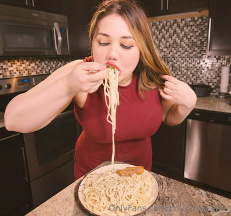 couchqueenie hd pornstar pic