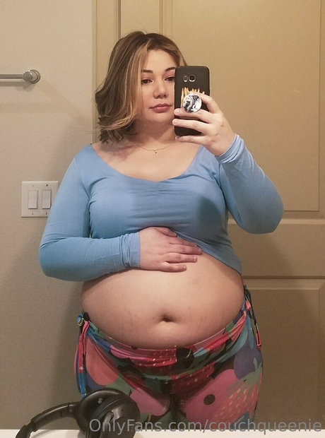 couchqueenie naked model pics