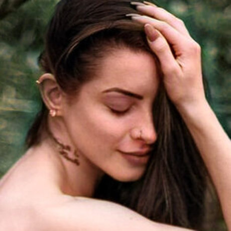 Brunabritopro nude model picture