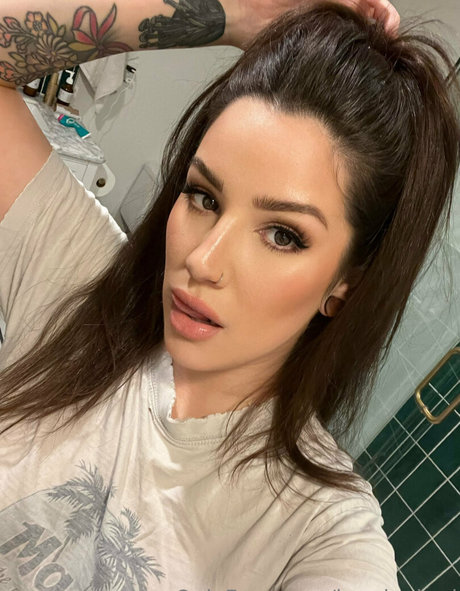 Lunaluvbad naked pornstar pictures