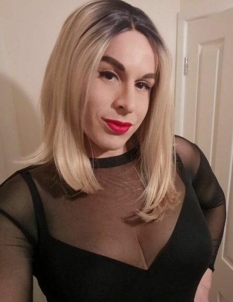 LiaLaRosa model sexy picture