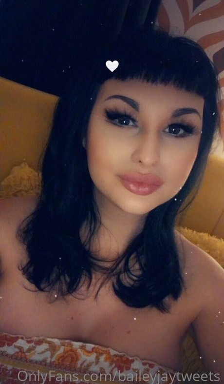 baileyjaytweets hot model image