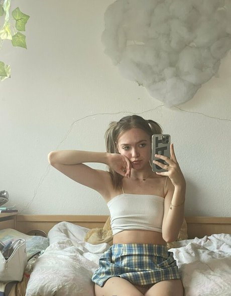 emilyxxoxo model nude galleries