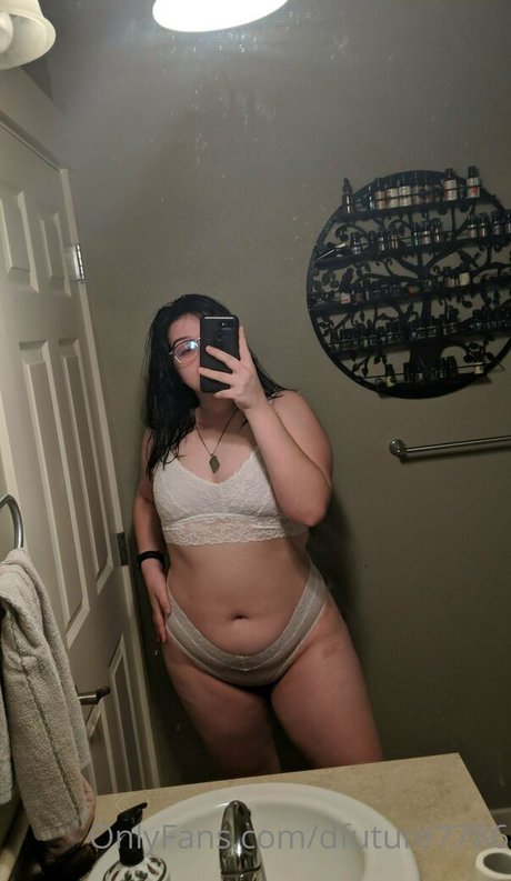 dfuture7786 adult actress photo