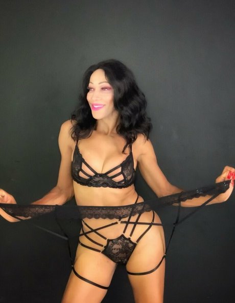 shemale 23cm pretty model photo