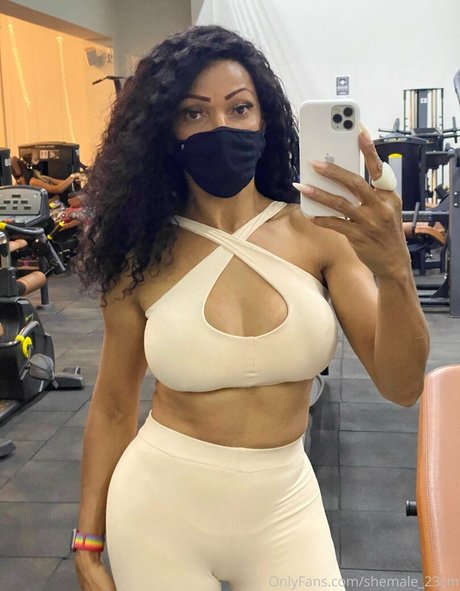 shemale 23cm xxx model archive