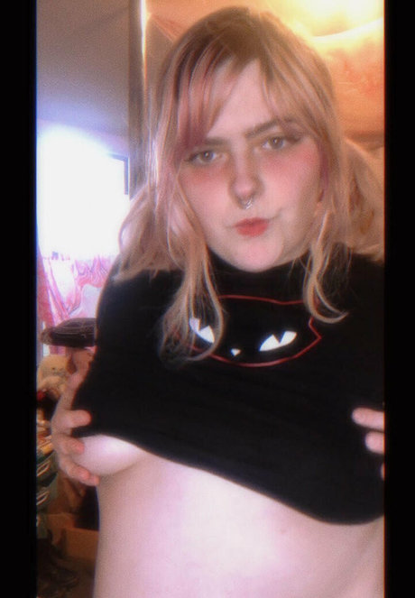 enchantingaleister star exclusive pics