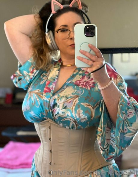 Penelope34J hot pornstar pic