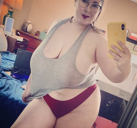 Penelope34J hot model image