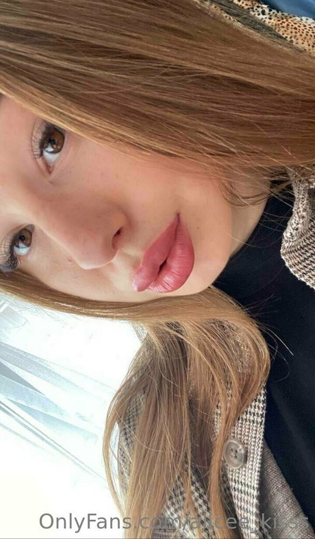 alicee kisss star free image