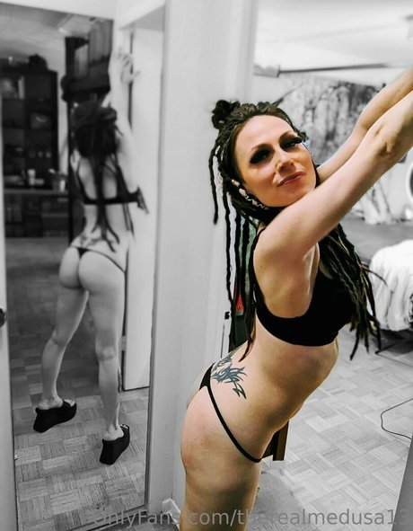 therealmedussa model art img